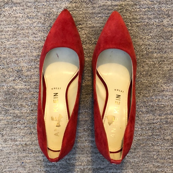 Anne Klein Suede Red Pumps EUC Leather Size 8 1/2 closed pointed toe design - Picture 2 of 10